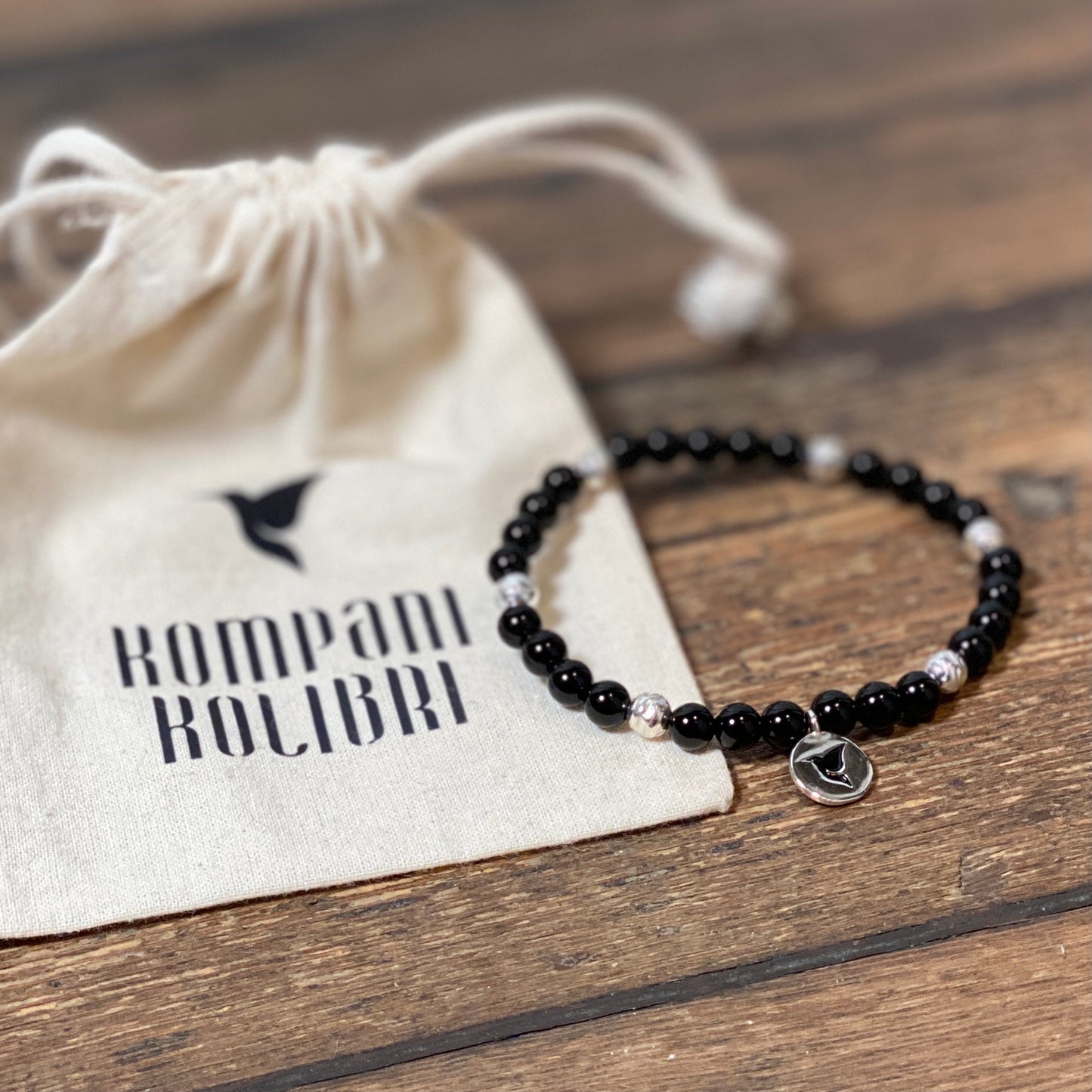 Kollektion Kompani Kolibri, Armband "27+"
