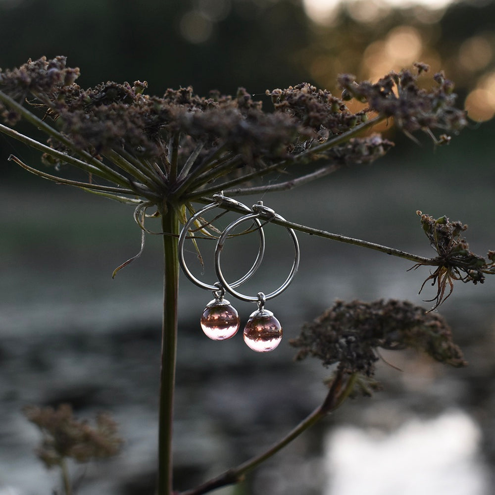 
                  
                    Svalö Ros, örhänge • silver
                  
                