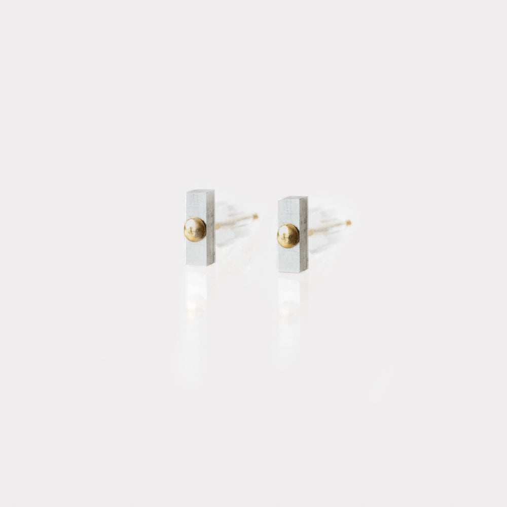 Forme de Base Rectangle • Earstuds silver + gold