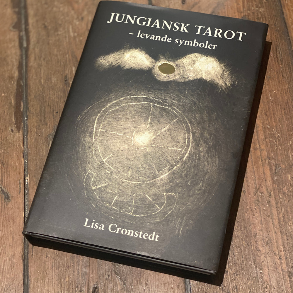 
                  
                    Jungiansk Tarot • Lisa Cronstedt
                  
                