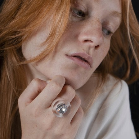 
                  
                    BAY Frosten, ring • Miravidi
                  
                