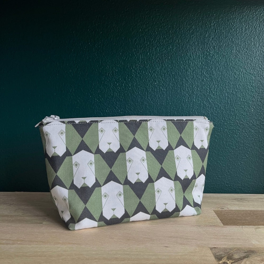 
                  
                    Pouch Dog • Green
                  
                