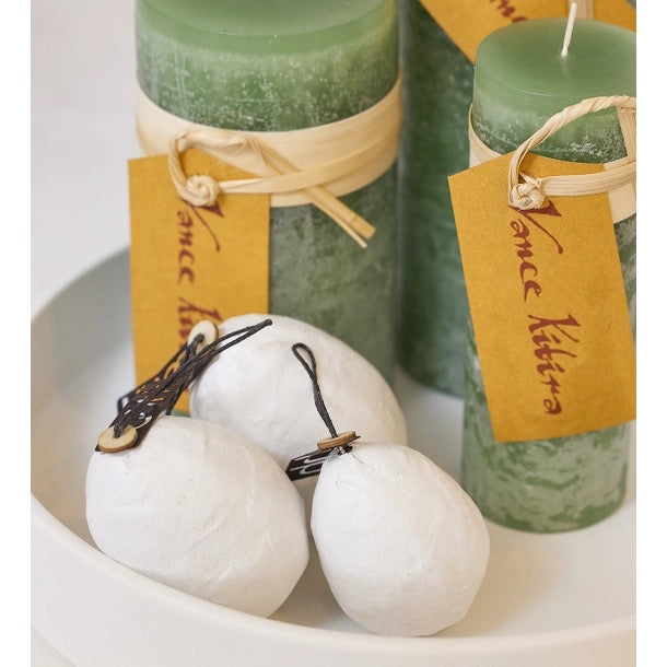 
                  
                    Timber Turf Green, lågt blockljus, 8x7,5 cm
                  
                