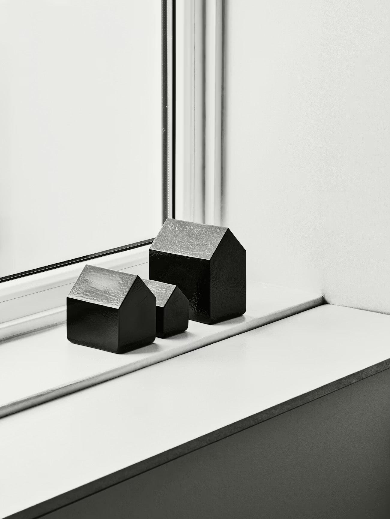 
                  
                    Kosta Huset Svart 110 mm, Bertil Vallien • Kosta Boda
                  
                