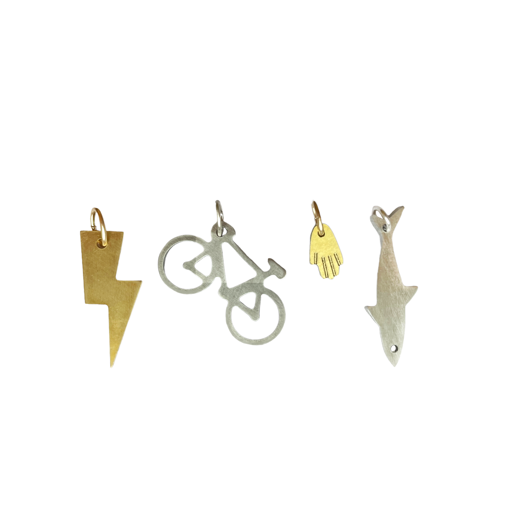 Jaws • charm (berlock), gold