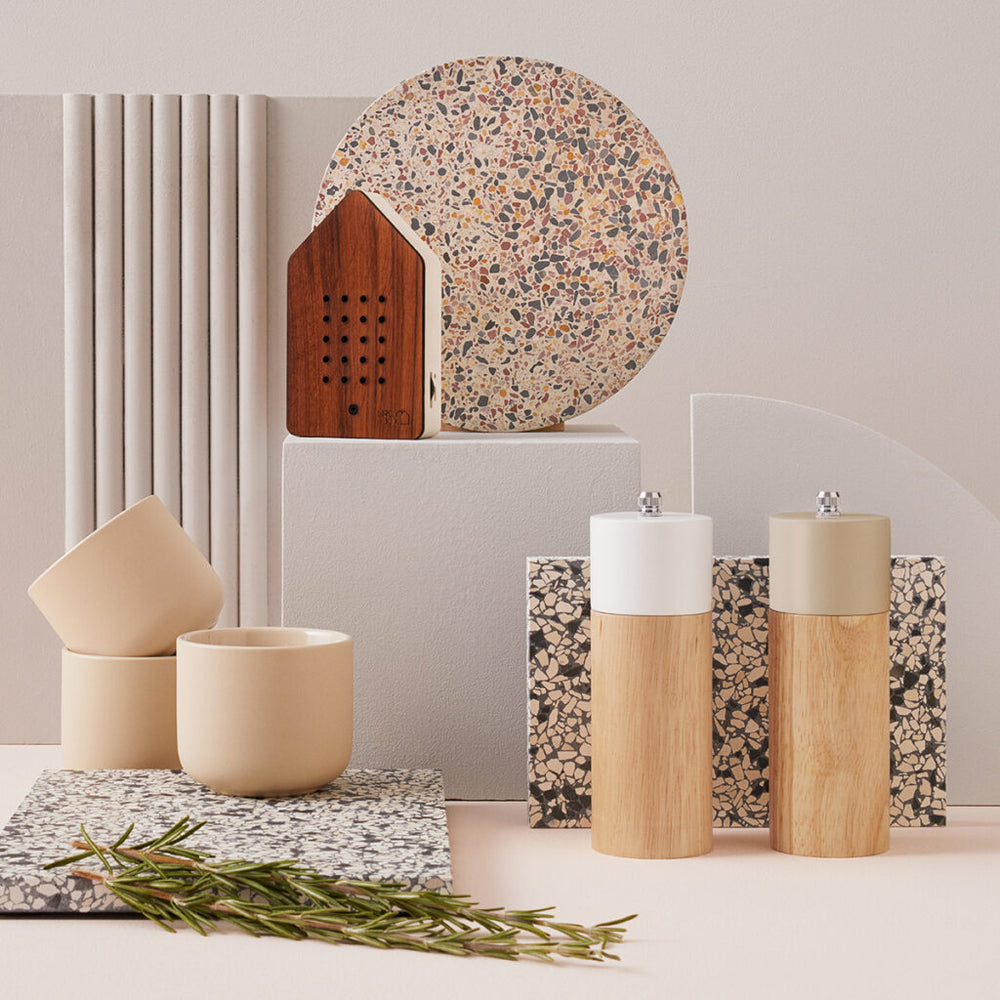 
                  
                    Birdybox • Mörk ek
                  
                
