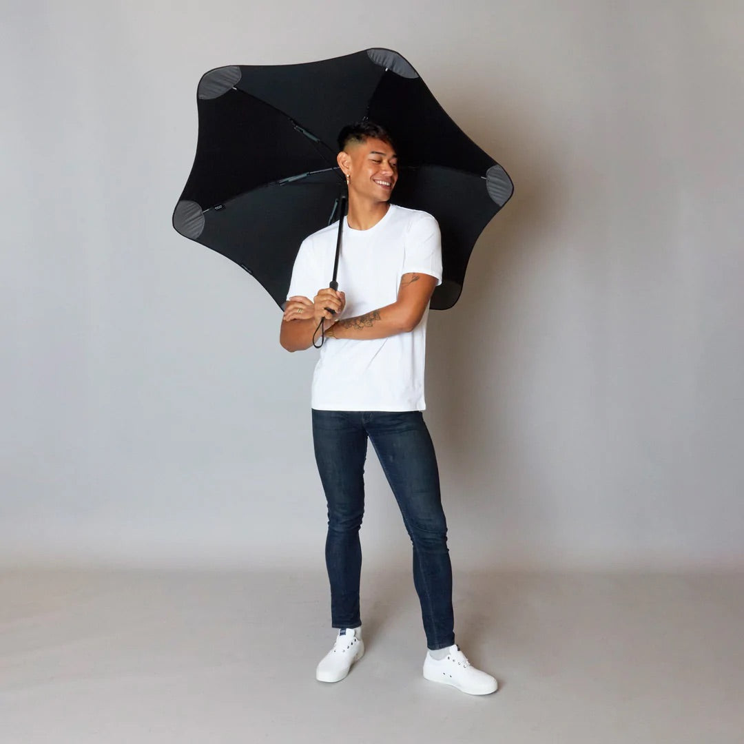 
                  
                    Classic Black, långt paraply | Blunt Umbrellas
                  
                