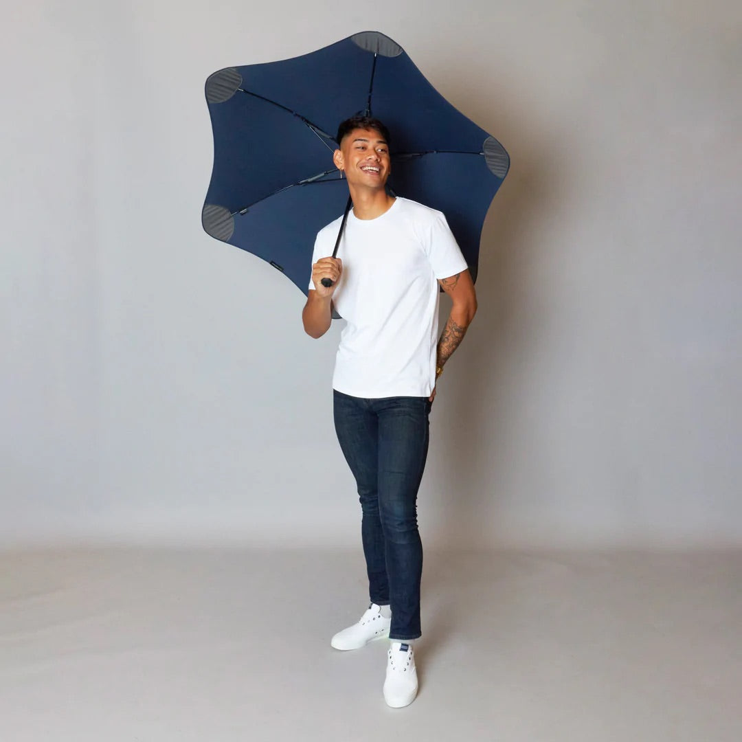 
                  
                    Classic Navy, långt paraply | Blunt Umbrellas
                  
                