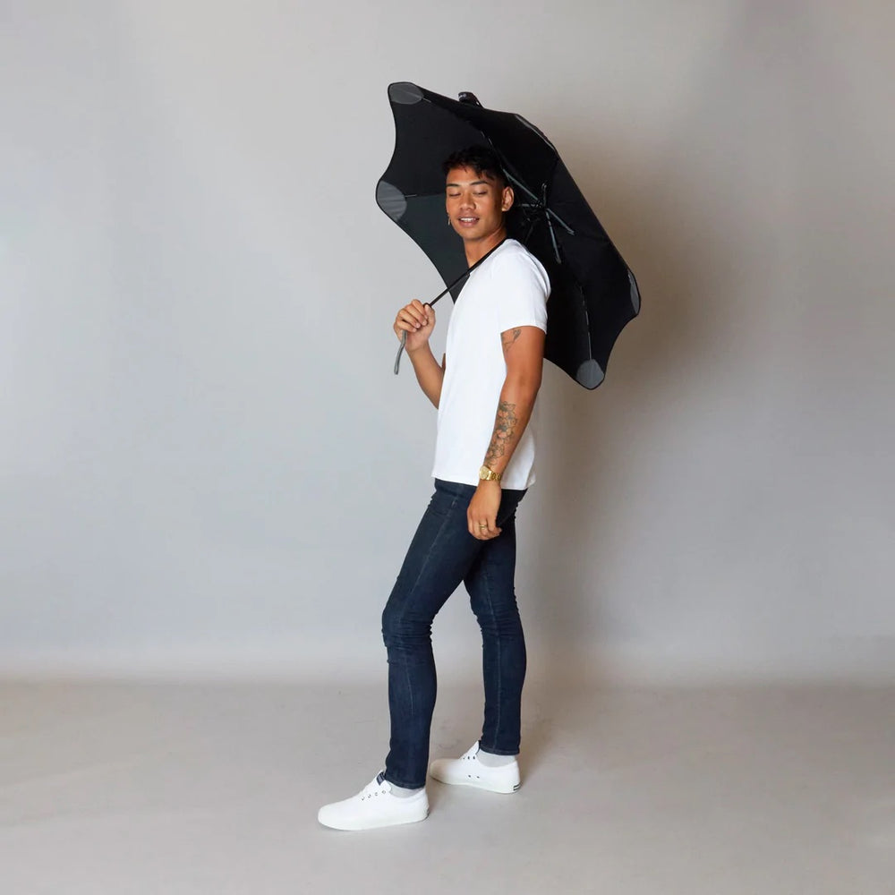 
                  
                    Metro Black, hopfällbart paraply | Blunt Umbrellas
                  
                
