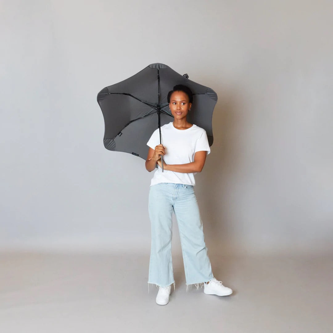 
                  
                    Metro Charcoal, hopfällbart paraply | Blunt Umbrellas
                  
                
