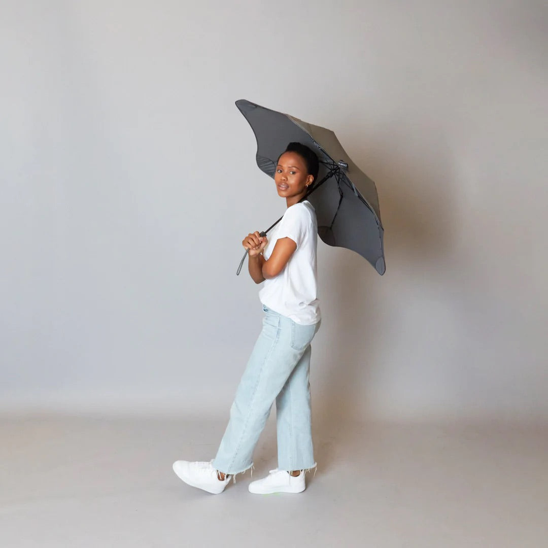 
                  
                    Metro Charcoal, hopfällbart paraply | Blunt Umbrellas
                  
                
